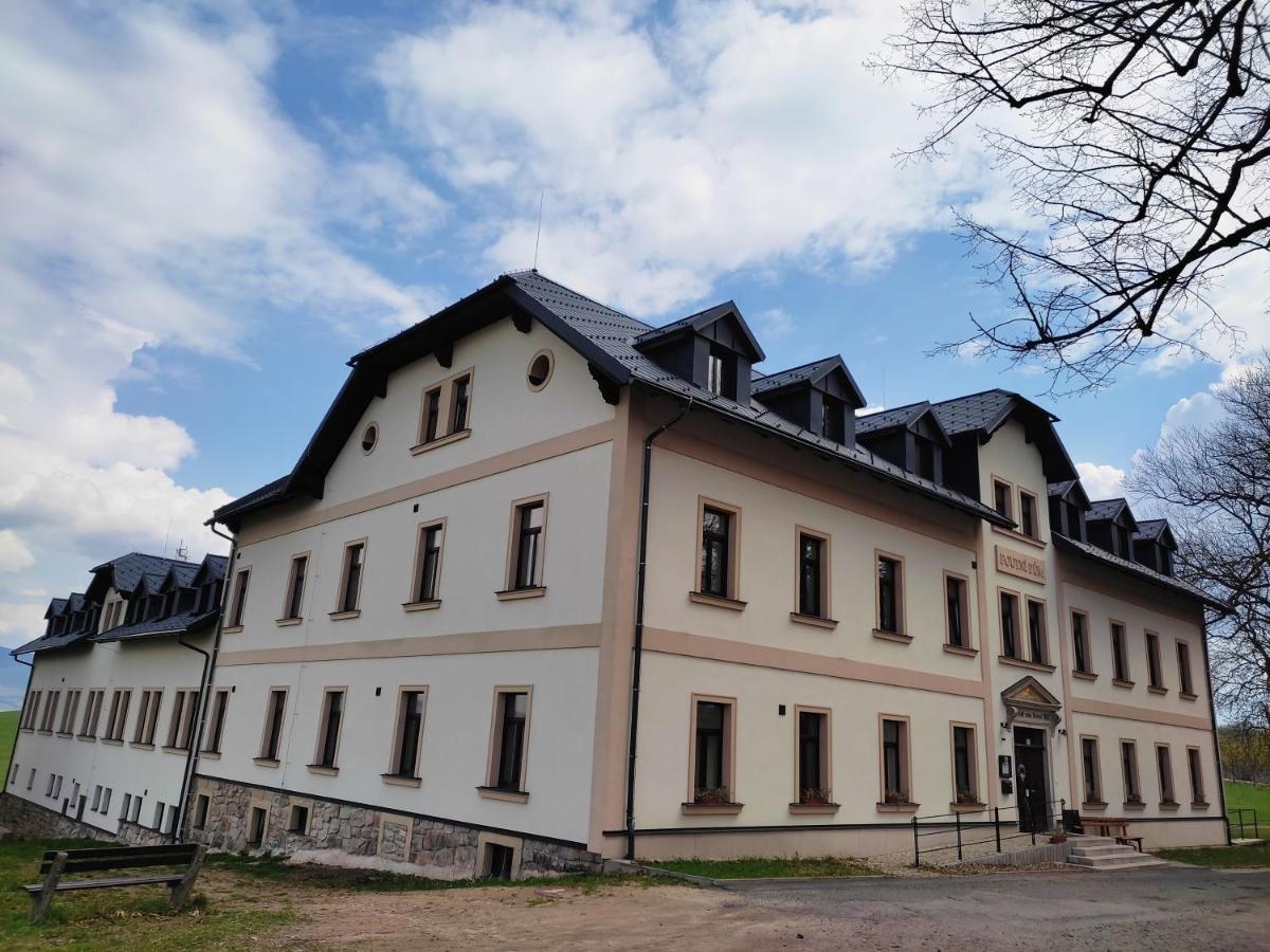 Hotel Poutni Dum Краліки Екстер'єр фото