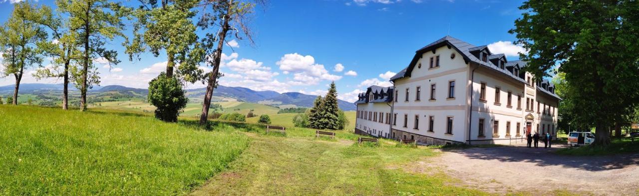 Hotel Poutni Dum Краліки Екстер'єр фото
